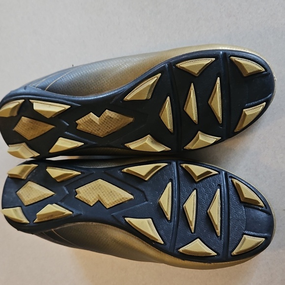 DSG Soccer Cleats - Picture 8 of 10